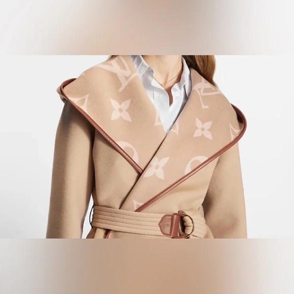 Louis Vuitton Belted Double Face Hooded Wrap Coat - Picture 3 of 14